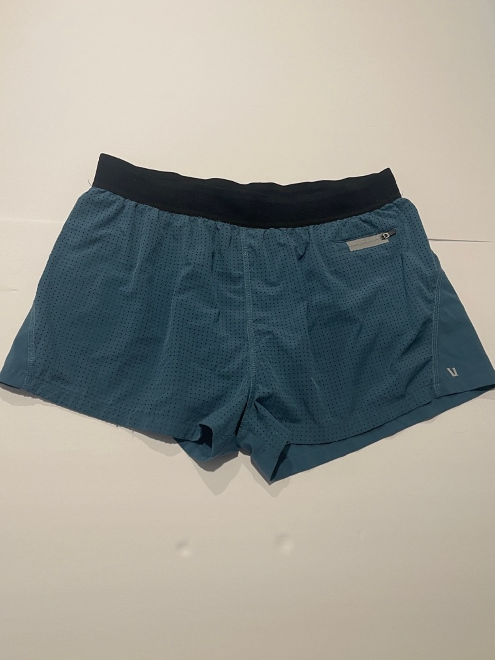 Vuori large Women's Teal blue Active Shorts with Black Waistband pocket eyelet